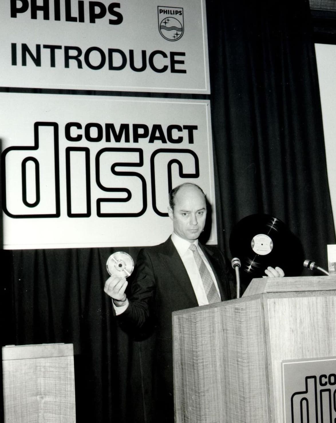 public speaking - Philips Philips Introduce Compact disc Co di